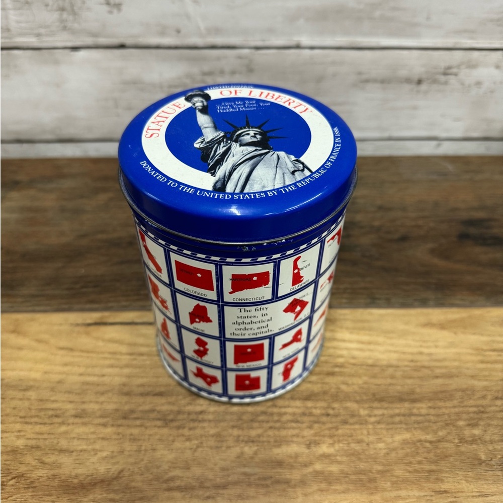 Valleybrook Farms State Capitals Cookie Tin Statue of Liberty and 50 States 1986